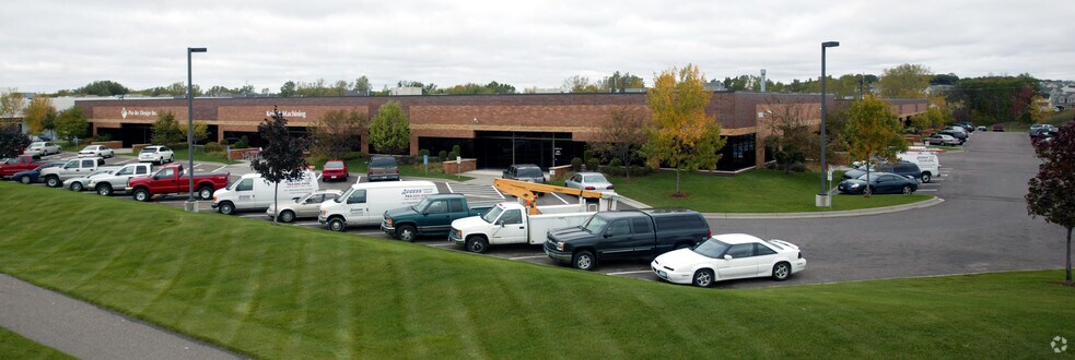 5005 Cheshire Pky N, Plymouth, MN à louer - Photo de l’immeuble – Image 2 sur 7