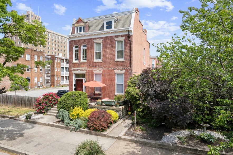 2338 W Grace St, Richmond, VA à vendre - Photo de l’immeuble – Image 2 sur 8
