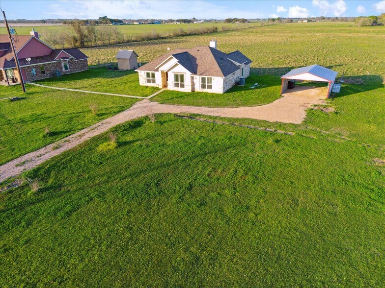 2407 THUESEN RD, Beasley, TX à vendre - Photo de l’immeuble – Image 2 sur 33