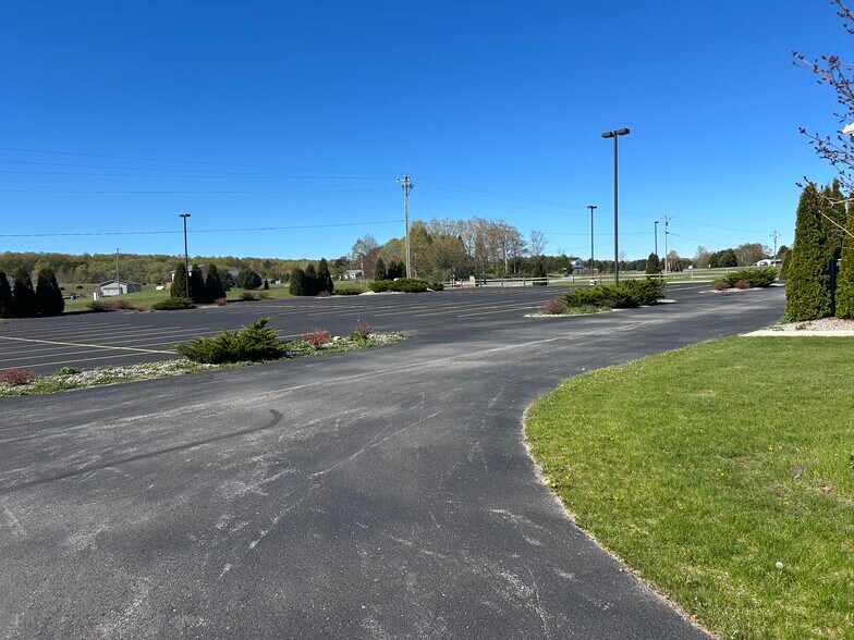 4975 E Traverse Hwy, Traverse City, MI à louer - Photo de l’immeuble – Image 3 sur 31