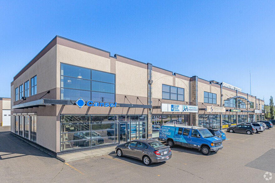 13103-13127 156th St, Edmonton, AB à vendre - Photo de l’immeuble – Image 1 sur 5