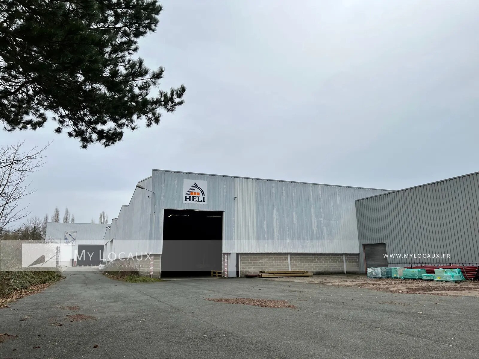 Industriel/Logistique dans SAINT-OUEN-L'AUMONE à louer Photo de l’immeuble– Image 1 sur 11
