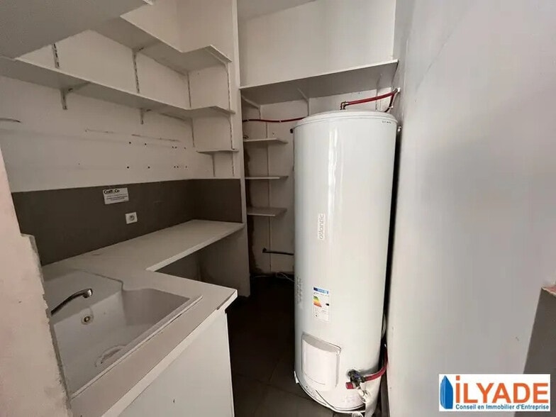 Local commercial dans Trets à louer - Photo de l’immeuble – Image 3 sur 6