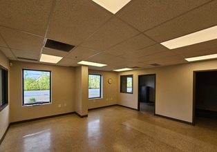 7800 Tyler Blvd, Mentor, OH à louer Photo intérieure– Image 2 sur 4