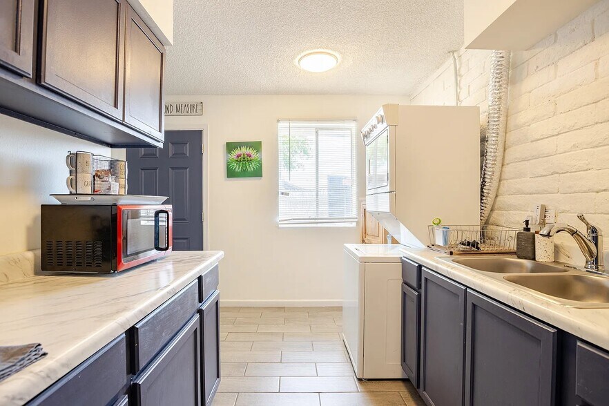 7031 N 80th Ave, Glendale, AZ à vendre - Photo de l’immeuble – Image 3 sur 19