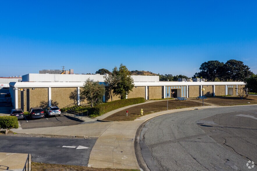 458 Carlton Ct, South San Francisco, CA à louer - Photo principale – Image 1 sur 2