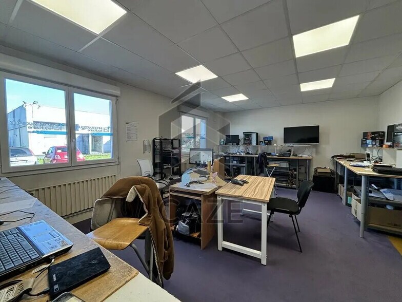 Bureau dans Gradignan à louer - Photo de l’immeuble – Image 3 sur 3