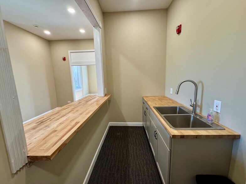 111 W Madison St, Yorkville, IL à louer - Photo de l’immeuble – Image 3 sur 7