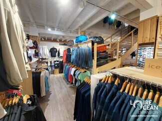 Plus de détails pour Local commercial à louer