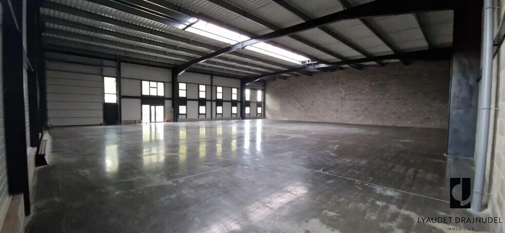 Local d’activités dans Roanne à louer - Photo intérieure – Image 3 sur 8