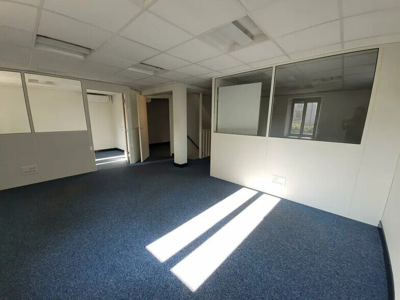 Local commercial dans Douvaine à louer - Photo de l’immeuble – Image 3 sur 8