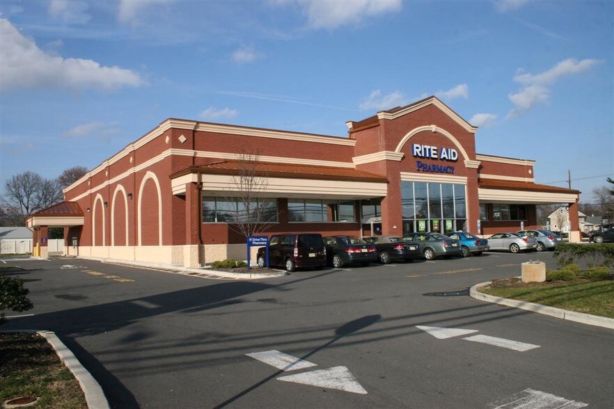 2093 Route 130 N, Burlington, NJ à louer - Photo de l’immeuble – Image 2 sur 6