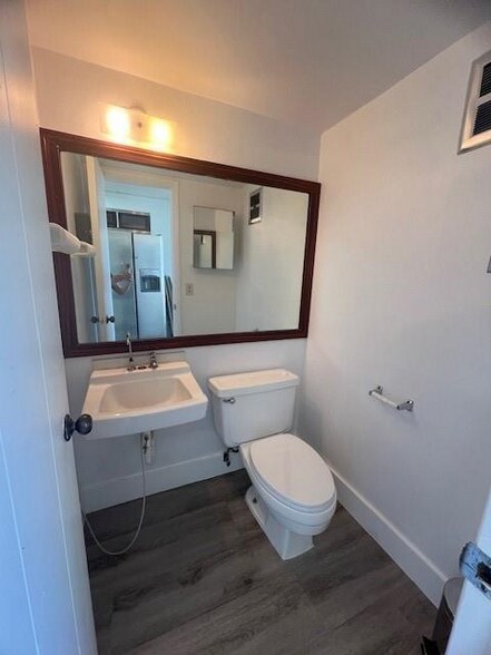 287-289 E Oakland Park Blvd, Oakland Park, FL à louer - Photo de l’immeuble – Image 2 sur 9
