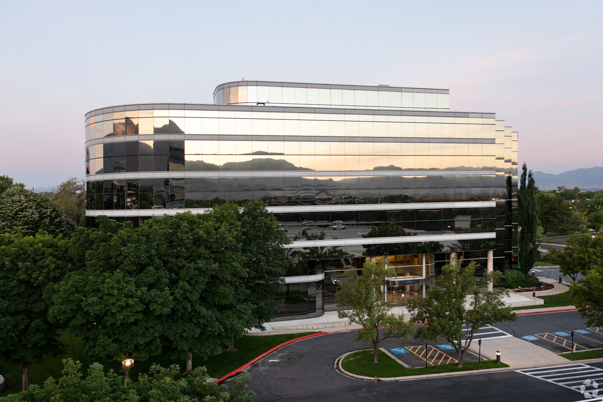 6985 Union Park, Midvale, UT à louer Photo principale– Image 1 sur 5