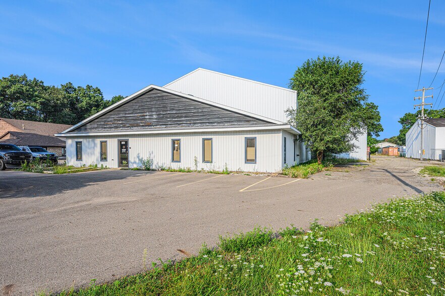 9340 Shaver Rd, Portage, MI à louer - Photo de l’immeuble – Image 3 sur 22