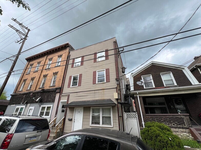 305 Bessemer Ave, East Pittsburgh, PA à vendre - Photo de l’immeuble – Image 2 sur 14