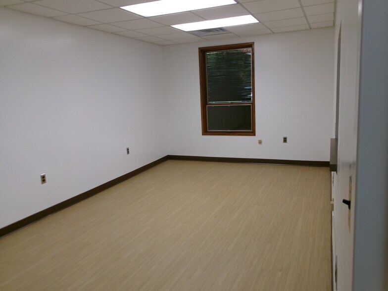 2035 Hamburg Tpke, Wayne, NJ à louer - Photo intérieure – Image 3 sur 8