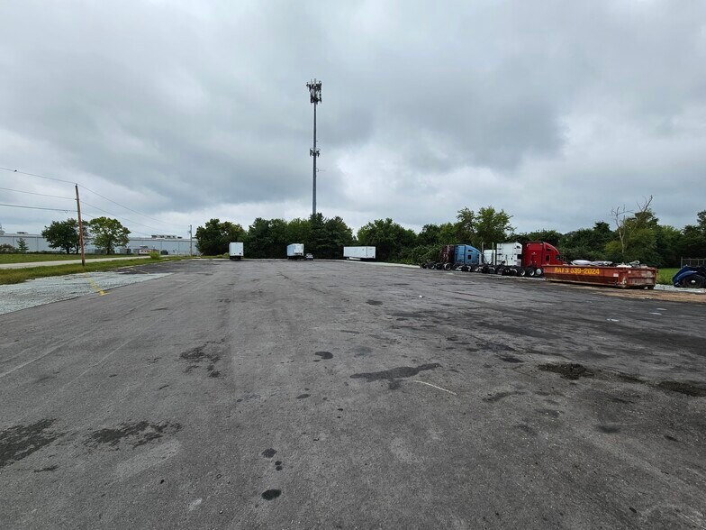 695 Industrial Dr, Franklin, IN à louer - Photo de l’immeuble – Image 2 sur 17