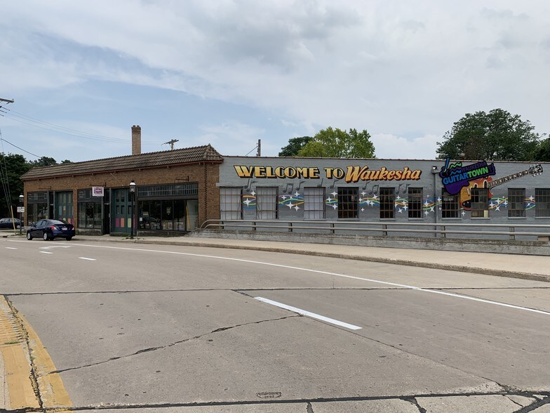 519-521 Wisconsin Ave, Waukesha, WI à vendre - Photo de l’immeuble – Image 2 sur 29