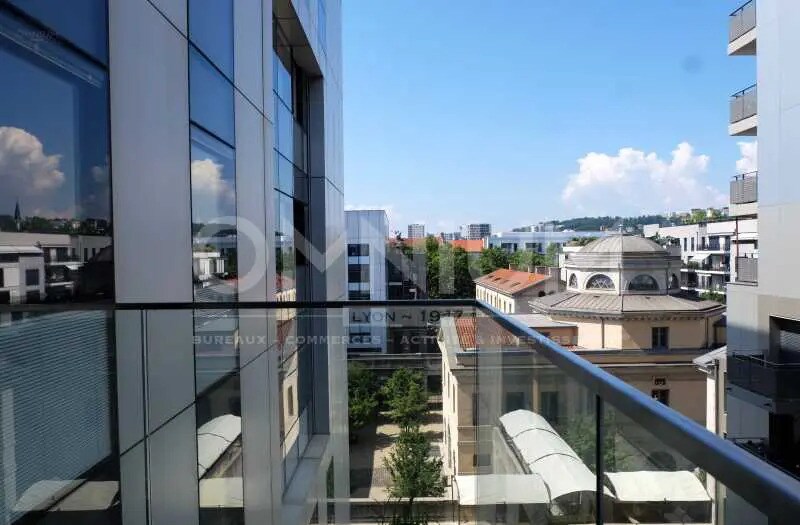 Bureau dans Lyon à louer - Photo de l’immeuble – Image 1 sur 8