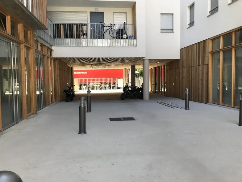 Bureau dans L'ILE-SAINT-DENIS à vendre - Photo de l’immeuble – Image 1 sur 9