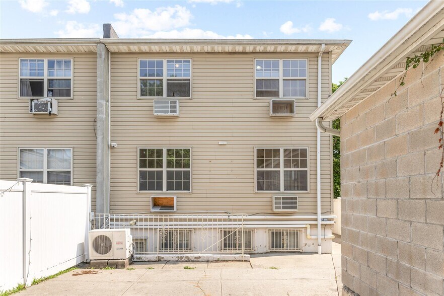 22612 146th Ave, Springfield Gardens, NY à vendre - Photo intérieure – Image 3 sur 22