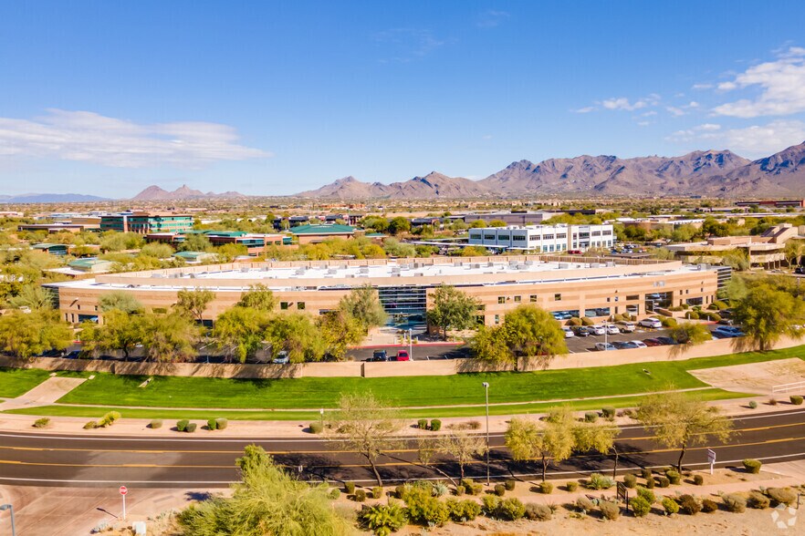 8388 E Hartford Dr, Scottsdale, AZ à vendre - Photo de l’immeuble – Image 2 sur 16