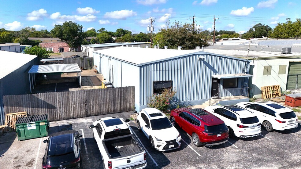 106 W Turbo Dr, San Antonio, TX à vendre - Photo de l’immeuble – Image 3 sur 17