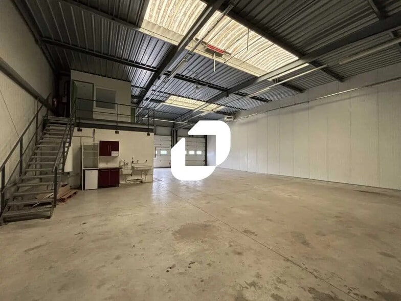 Local d'activités dans Guibeville à vendre - Photo de l’immeuble – Image 2 sur 13