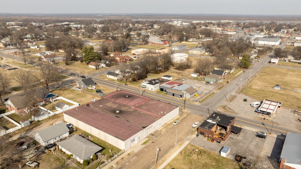 303 N 13th St, Paducah, KY à vendre - Photo de l’immeuble – Image 2 sur 17