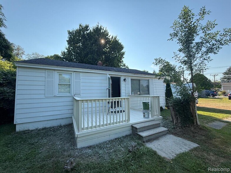 7189 Lakeshore Rd, Lakeport, MI à vendre - Photo de l’immeuble – Image 2 sur 2