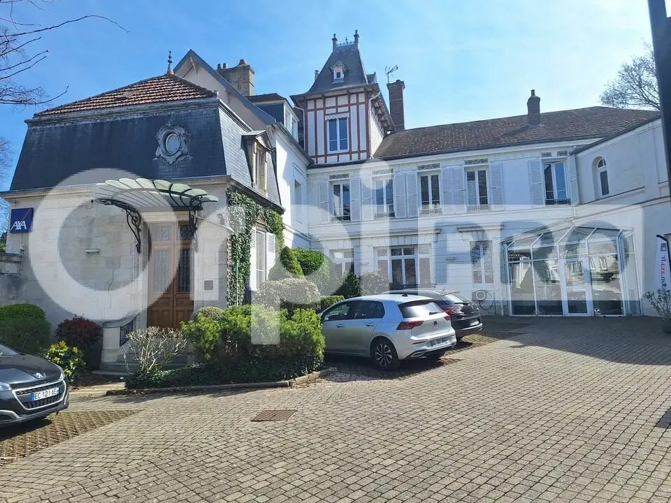 Bureau dans Compiègne à louer Photo de l’immeuble– Image 1 sur 8