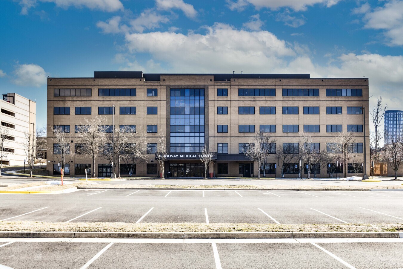 1860 Town Center Dr, Reston, VA 20190 - Lot 220 -  - Photo intérieure - Image 1 of 29