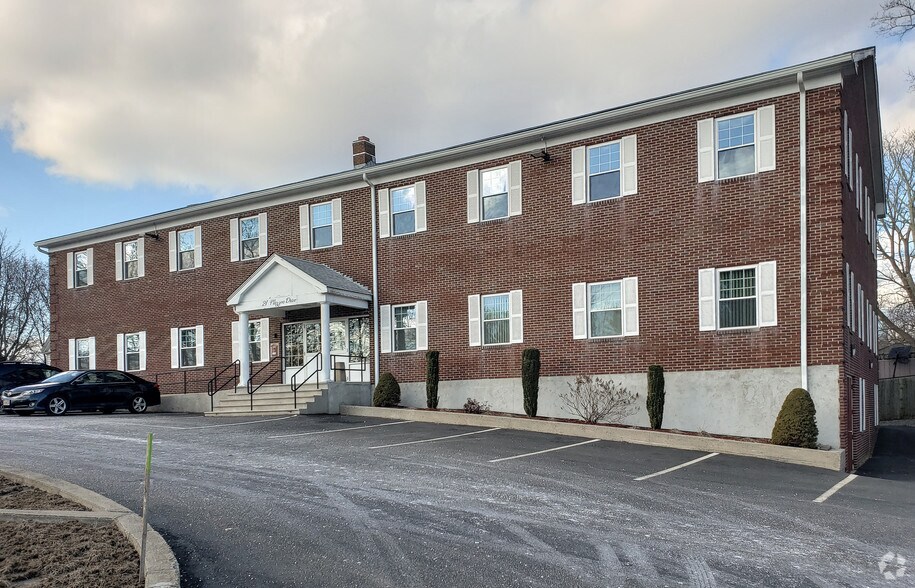 21 Mazzeo Dr, Randolph, MA à vendre - Photo de l’immeuble – Image 2 sur 19