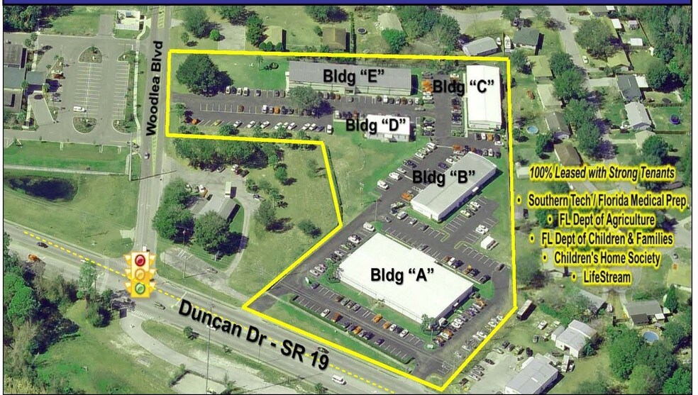 1300 S Duncan Dr, Tavares, FL à vendre - Photo de l’immeuble – Image 2 sur 3