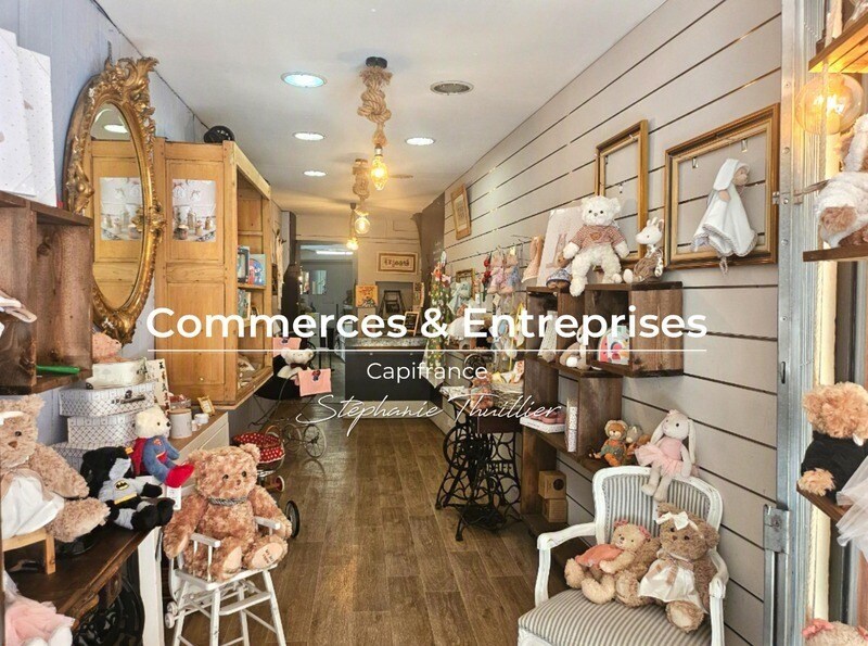 Local commercial dans Saint-Maximin-la-Sainte-Baume à louer Photo de l’immeuble– Image 1 sur 9
