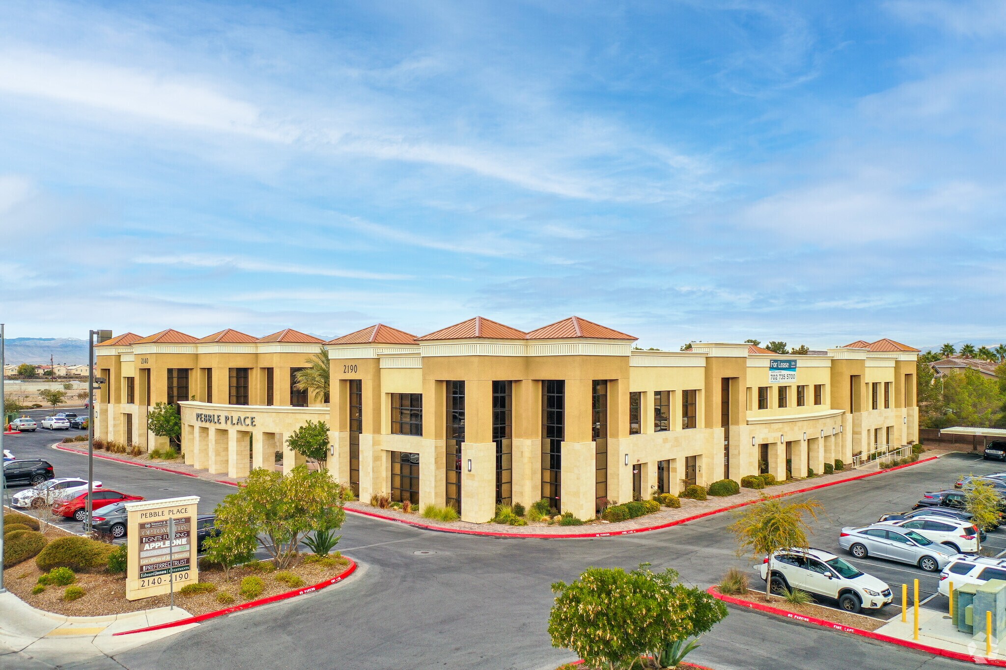 2140-2190 E Pebble Rd, Las Vegas, NV à louer Photo de l’immeuble– Image 1 sur 3