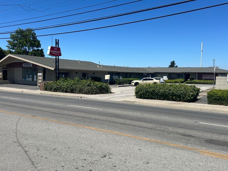 323 N Sanborn Rd, Salinas, CA à vendre - Photo de l’immeuble – Image 2 sur 11