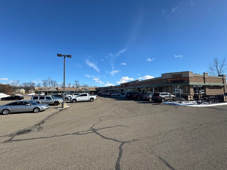 3006 W Shore Dr, Holland, MI à louer - Photo de l’immeuble – Image 2 sur 13
