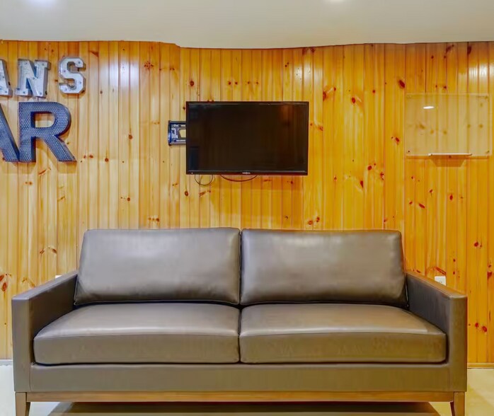 1019 Berryville Ave, Winchester, VA à vendre - Photo de l’immeuble – Image 2 sur 57