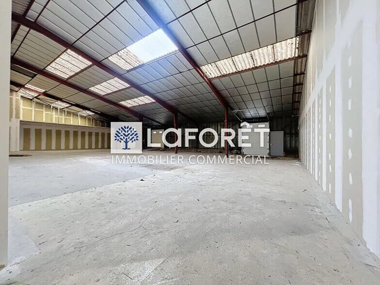 Local commercial dans Argentonnay à louer - Photo de l’immeuble – Image 2 sur 6