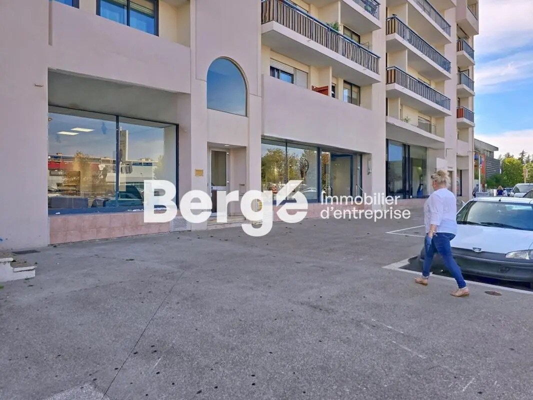 Local commercial dans Cannes à louer Photo de l’immeuble– Image 1 sur 7