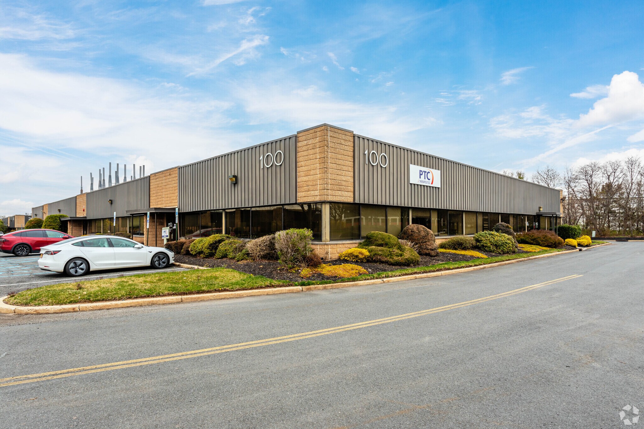 100 Corporate Ct, South Plainfield, NJ à louer Photo principale– Image 1 sur 4