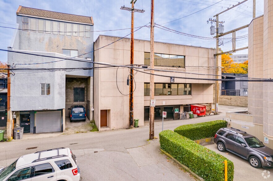 3051-3077 Granville St, Vancouver, BC à louer - Photo de l’immeuble – Image 2 sur 8