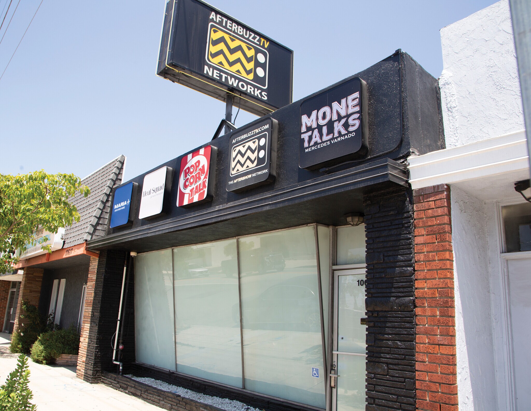 10615 Burbank Blvd, North Hollywood, CA à vendre Photo principale– Image 1 sur 6