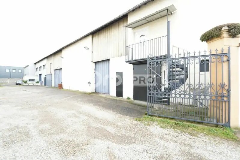 Industriel/Logistique dans Corbas à louer Photo de l’immeuble– Image 1 sur 10