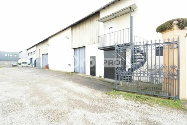 Plus de détails pour Industriel/Logistique à louer