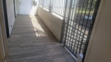 14401 Gilmore St, Van Nuys, CA à louer Photo intérieure– Image 2 sur 5