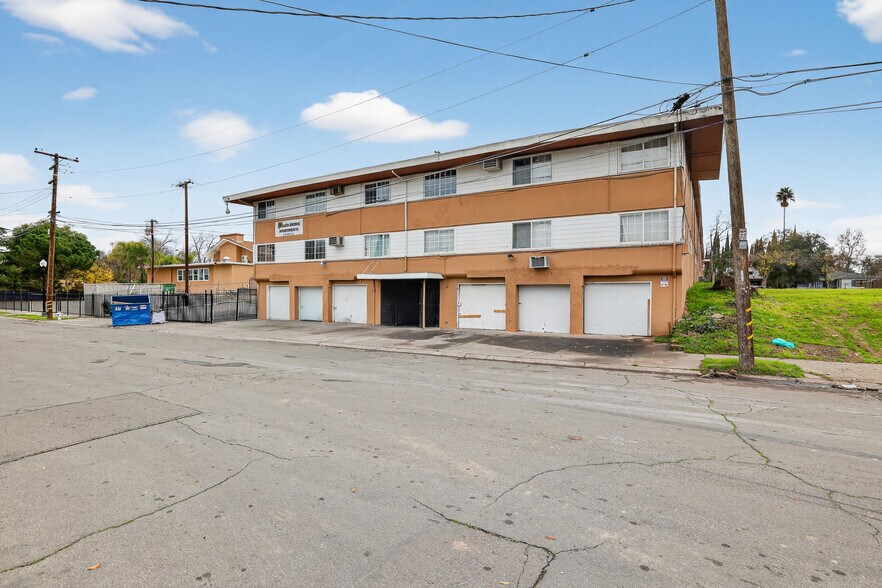 618 Plaza Ave, Sacramento, CA à vendre - Photo principale – Image 1 sur 34