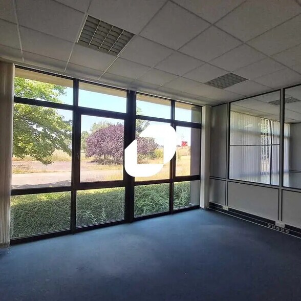 Bureau dans Rambouillet à vendre - Photo de l’immeuble – Image 3 sur 19